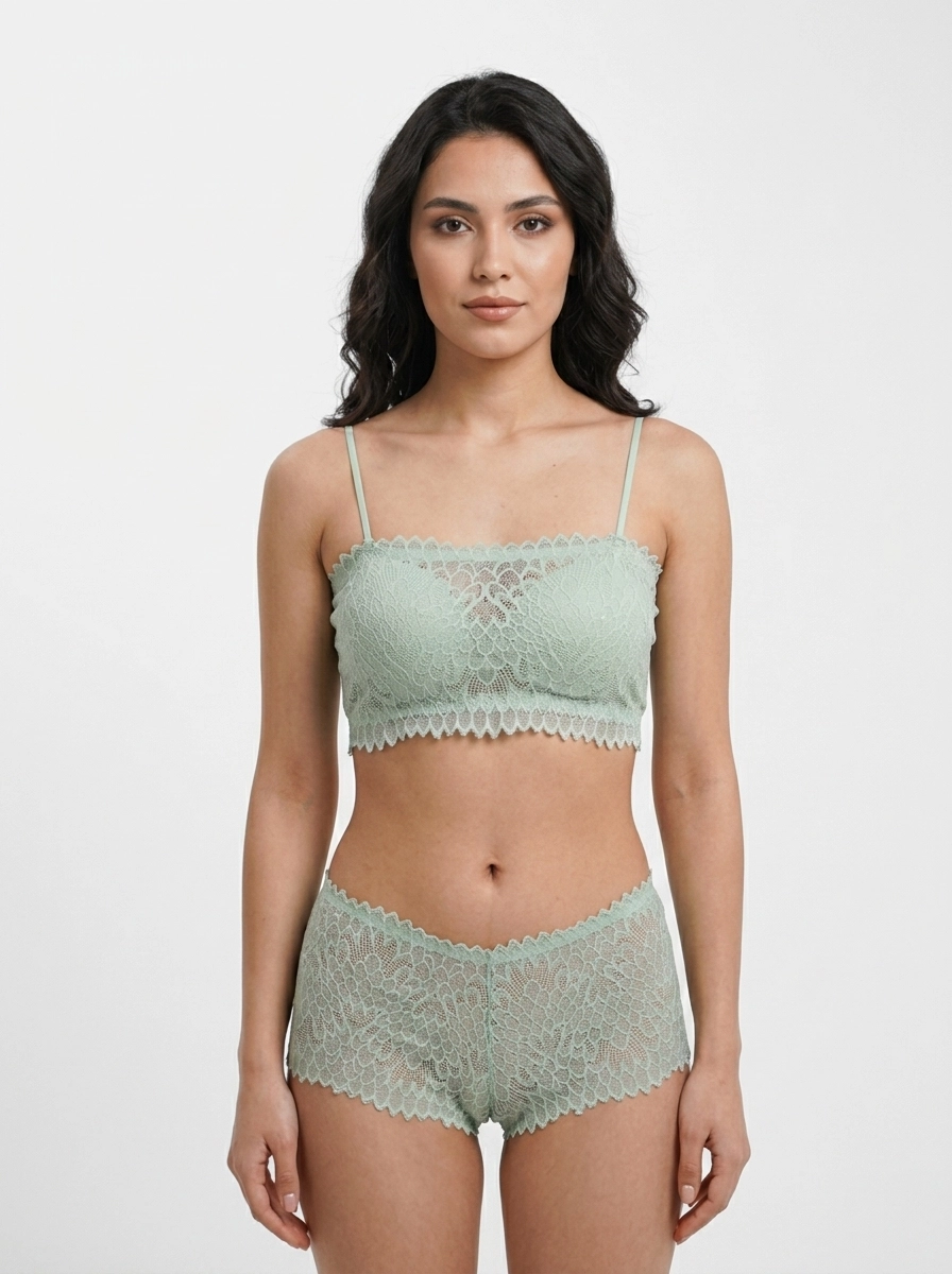Model_wearing_lingerie_set_202607150814 طقم لانجري نعناعي من الدانتيل المزهر الشفاف - الصورة 1