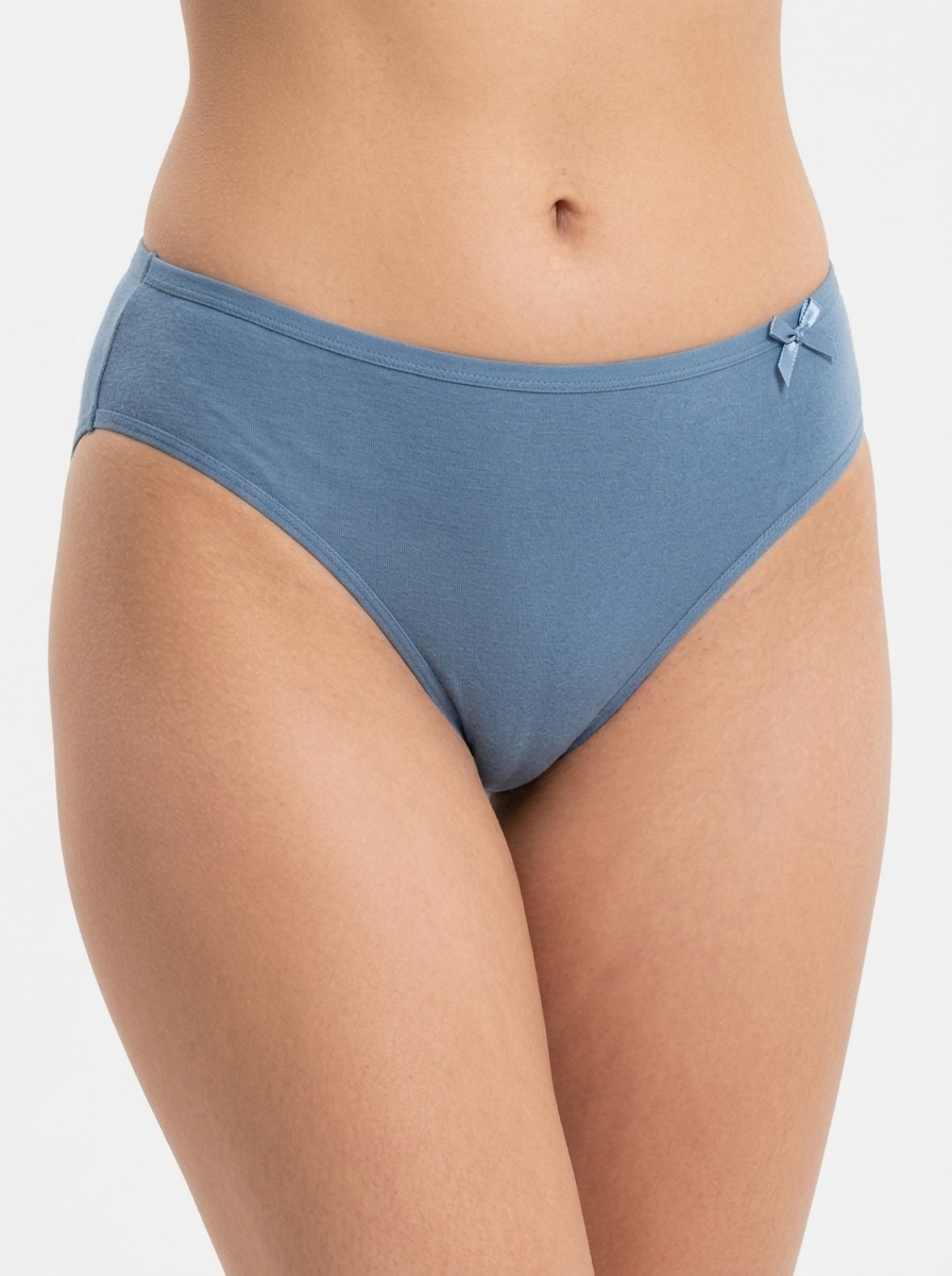 Panties_on_model_white_background_202607150137 (2) سروال بيكيني قطني كلاسيكي برقوقي بفيونكة رقيقة - الصورة 1